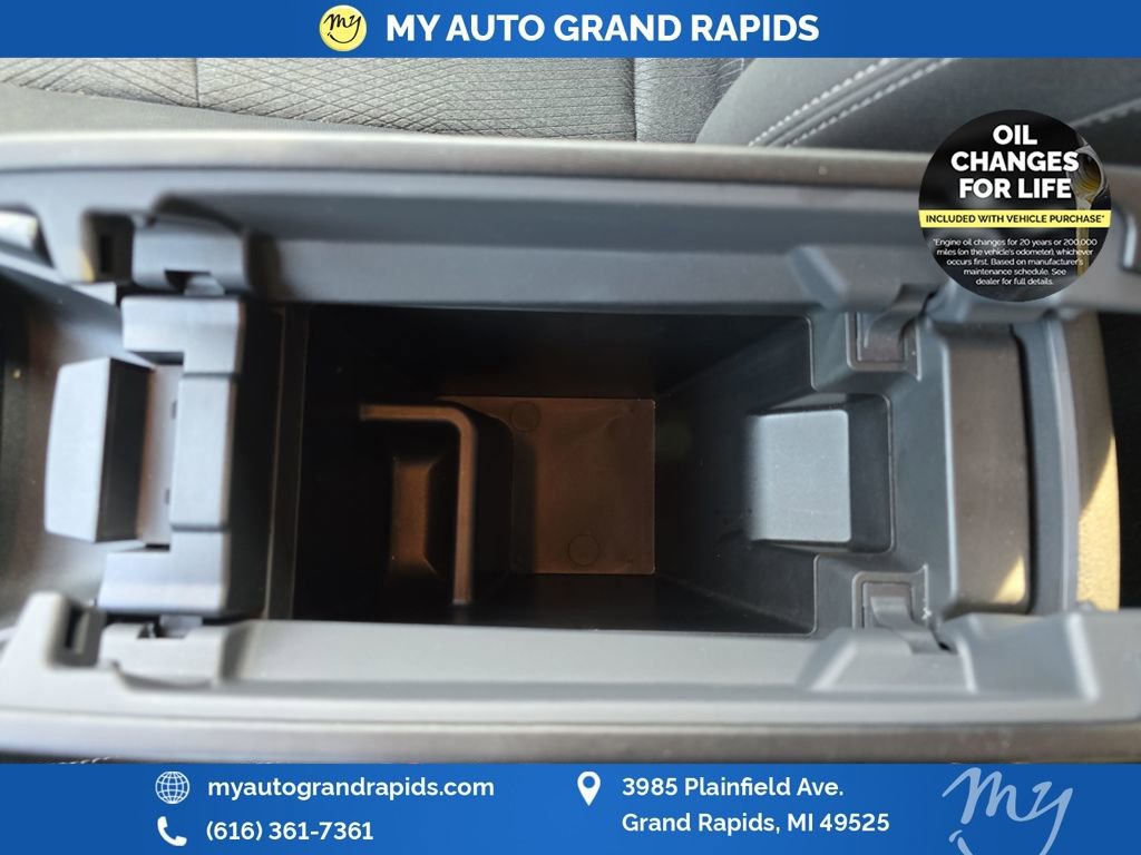 Used 2025 Nissan Rogue SV image 28