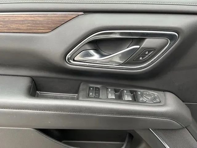 Used 2023 Chevrolet Suburban High Country image 13