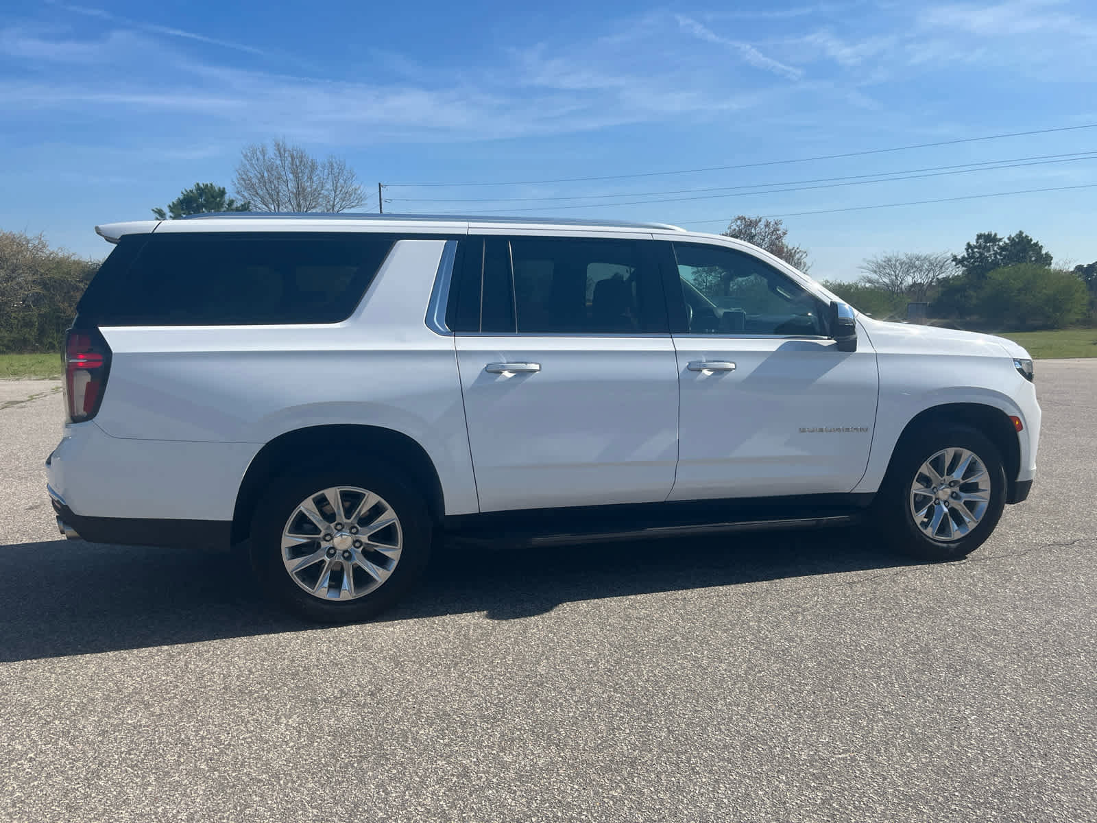 Used 2023 Chevrolet Suburban Premier image 6