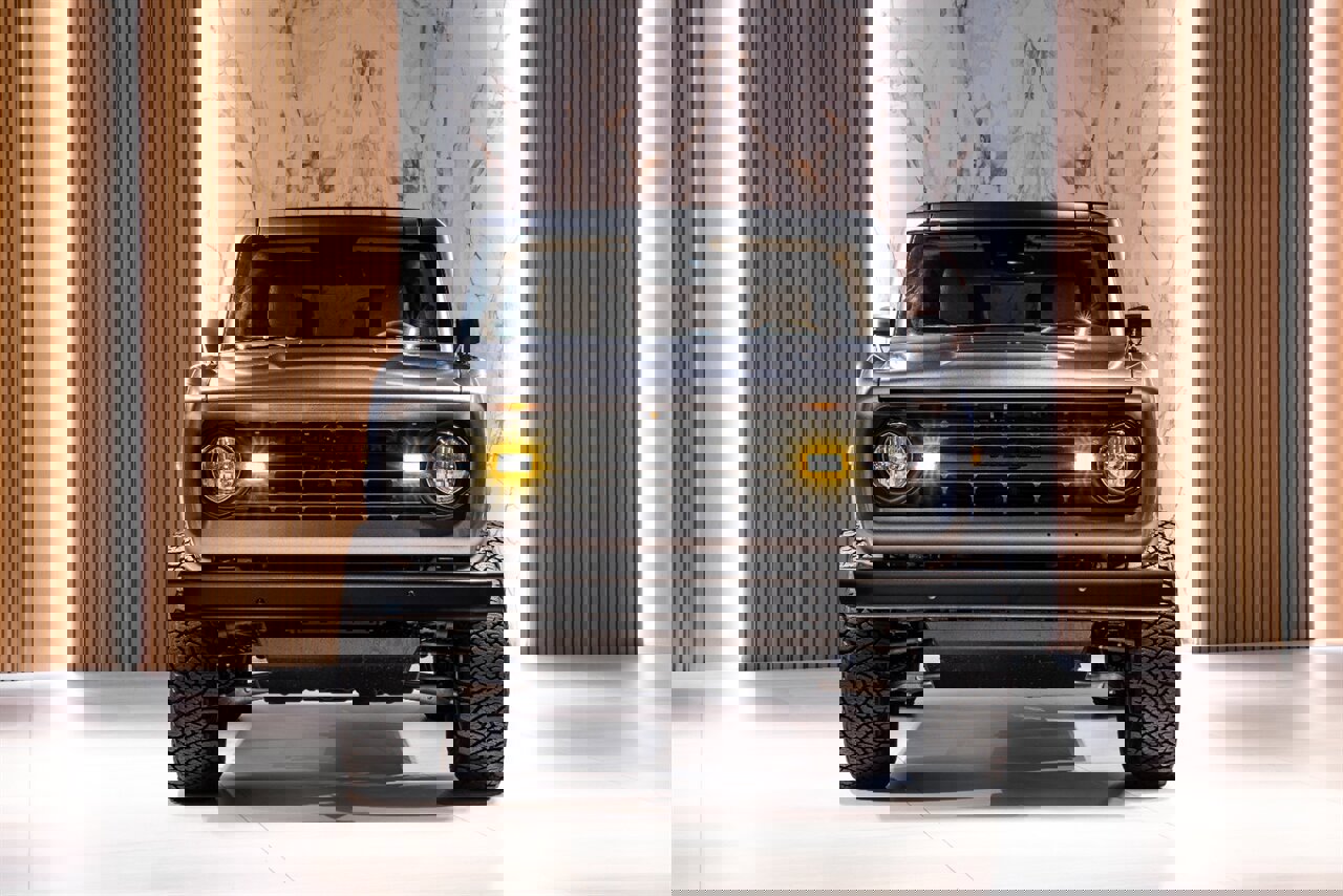 Used 2024 Ford Bronco Black Diamond image 2