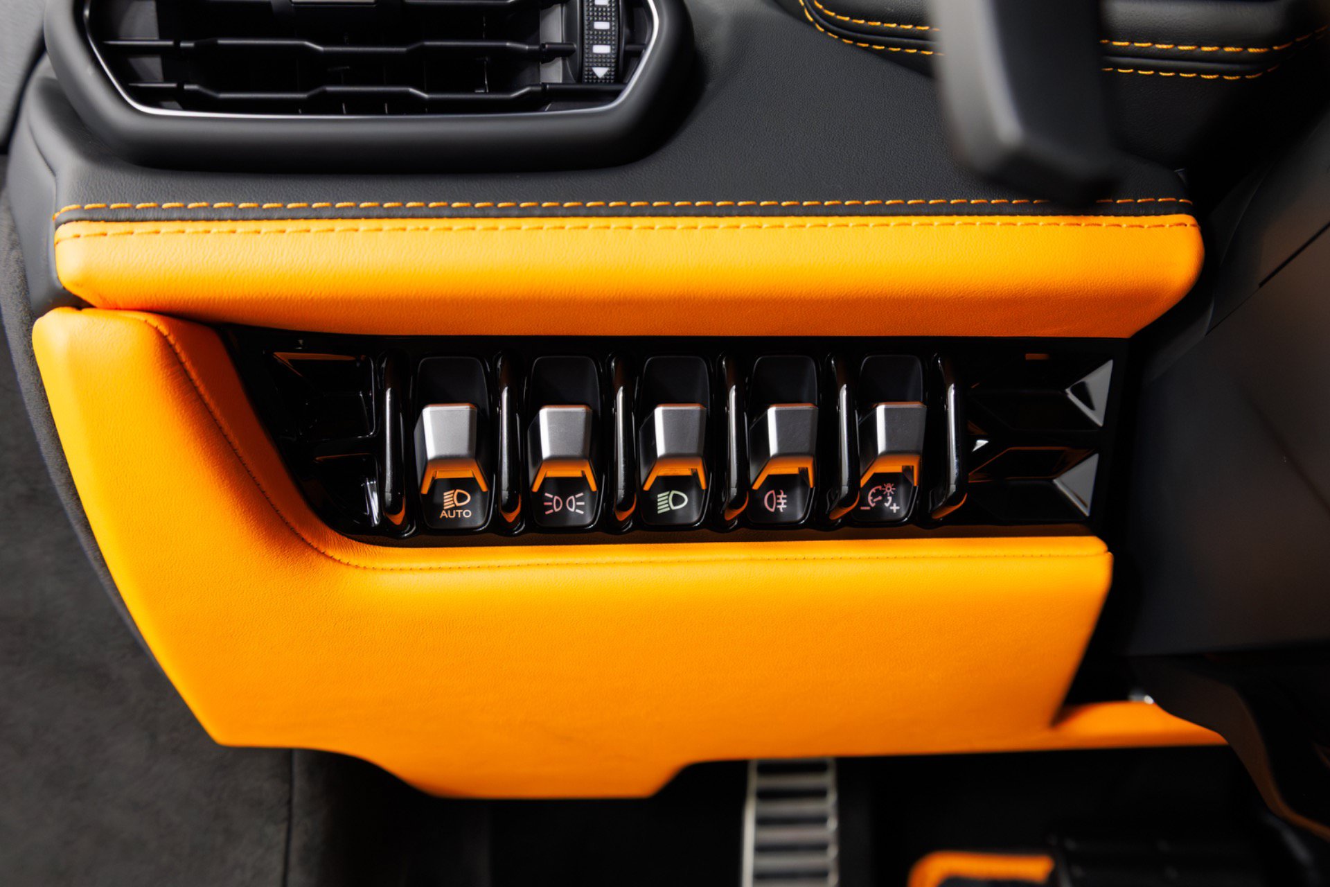 Used 2023 Lamborghini Huracan Tecnica RWD image 31