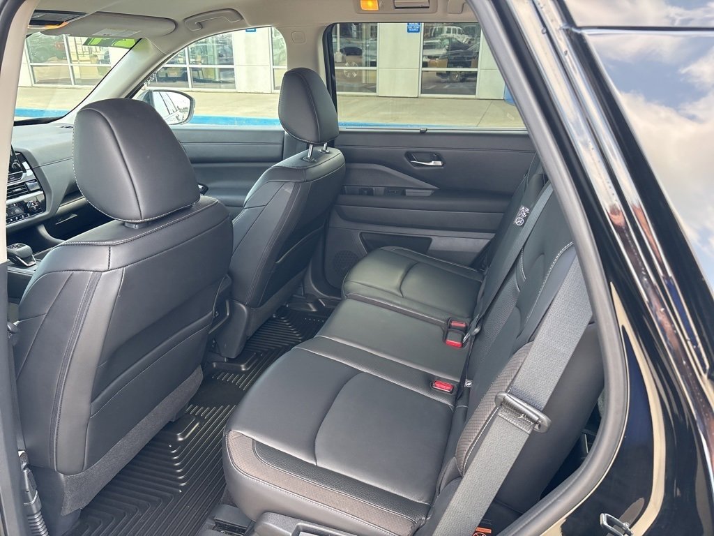 Used 2024 Nissan Pathfinder SL w/ Cargo Package image 19