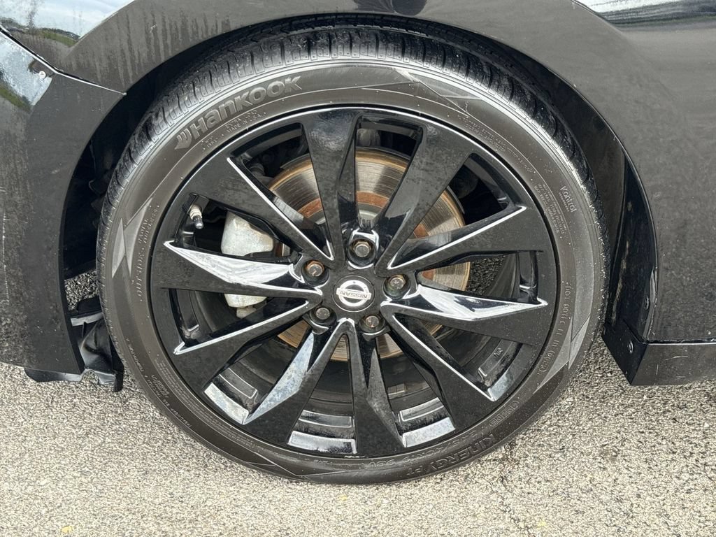 Used 2017 Nissan Maxima SR FWD image 2