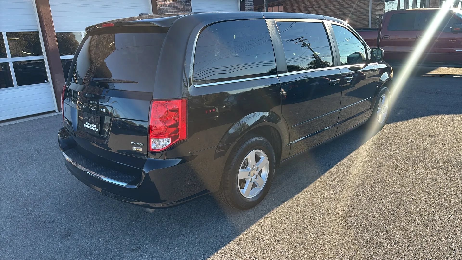 Used 2012 Dodge Grand Caravan Crew FWD image 16