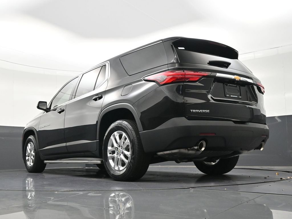 Used 2023 Chevrolet Traverse LS image 32