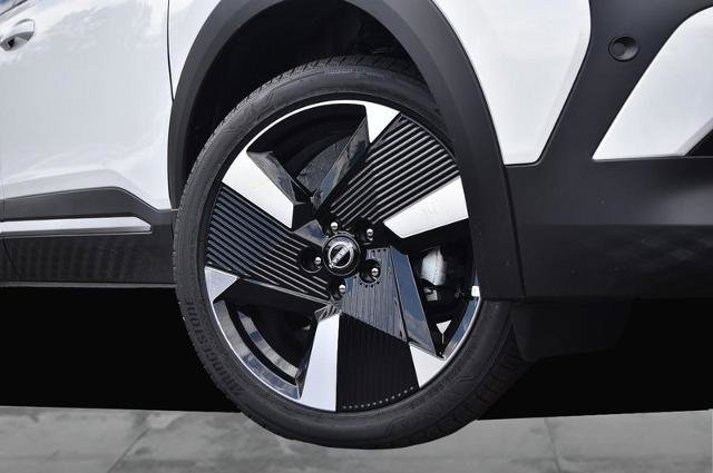 New 2025 Nissan Kicks SR image 3