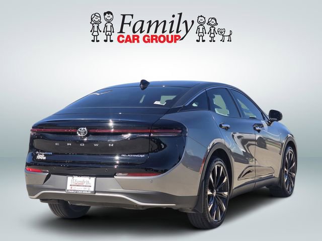 Used 2025 Toyota Crown Platinum AWD/4WD image 4