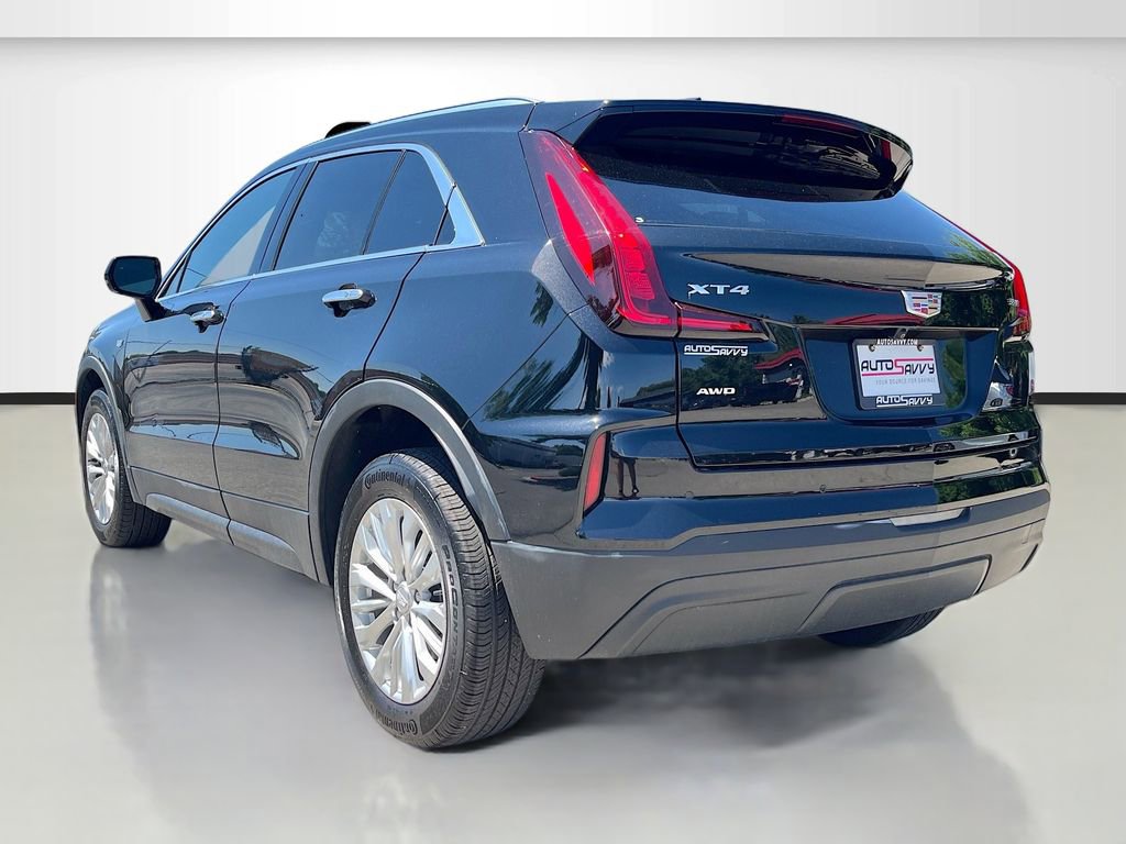 Used 2024 Cadillac XT4 Luxury w/ Cold Weather Package image 5