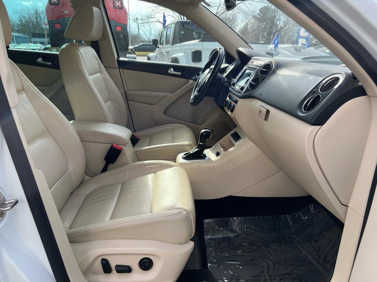 Used 2017 Volkswagen Tiguan SEL image 16