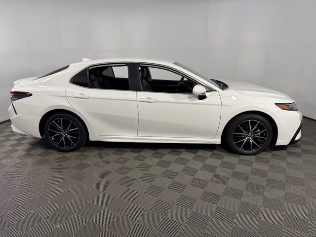 Used 2024 Toyota Camry SE w/ Convenience Package image 10
