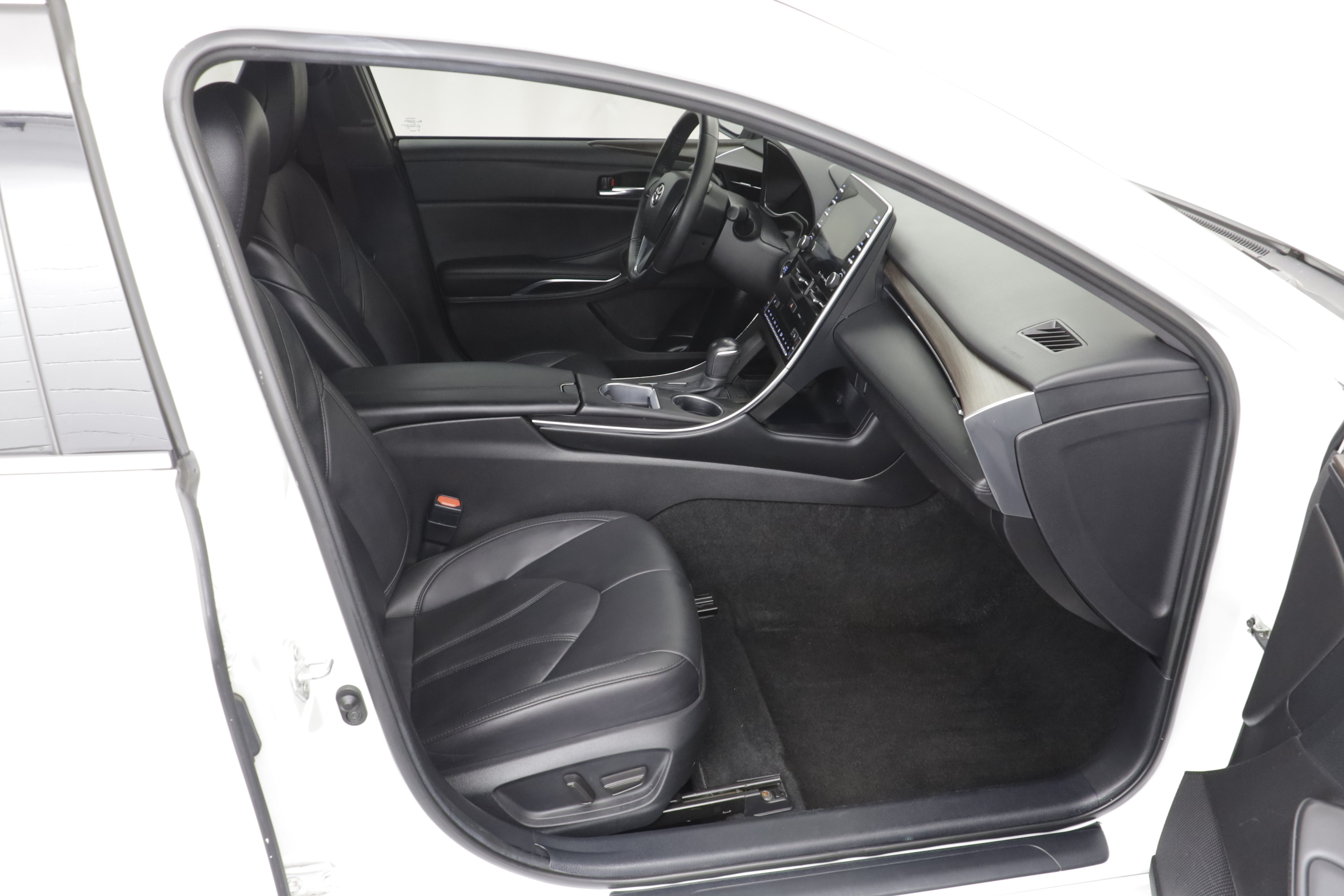 Used 2022 Toyota Avalon XLE FWD image 19