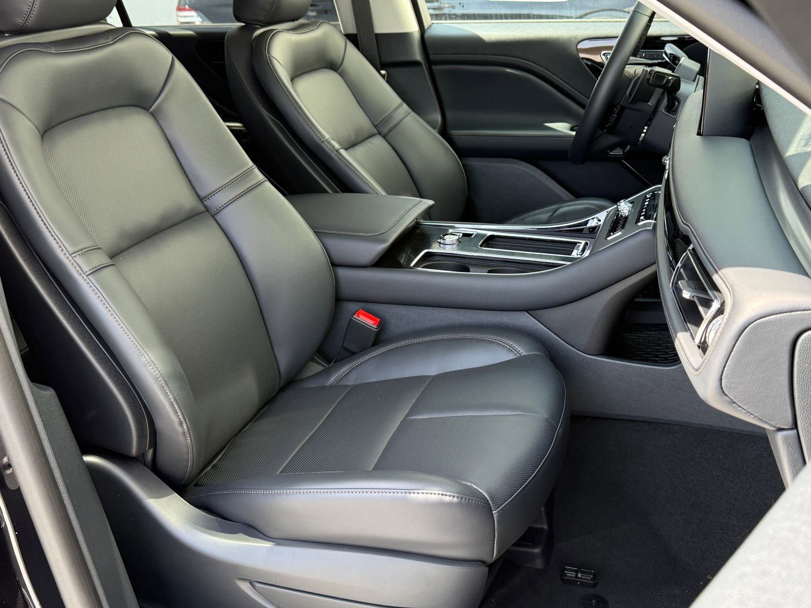 New 2026 Lincoln Aviator AWD image 14