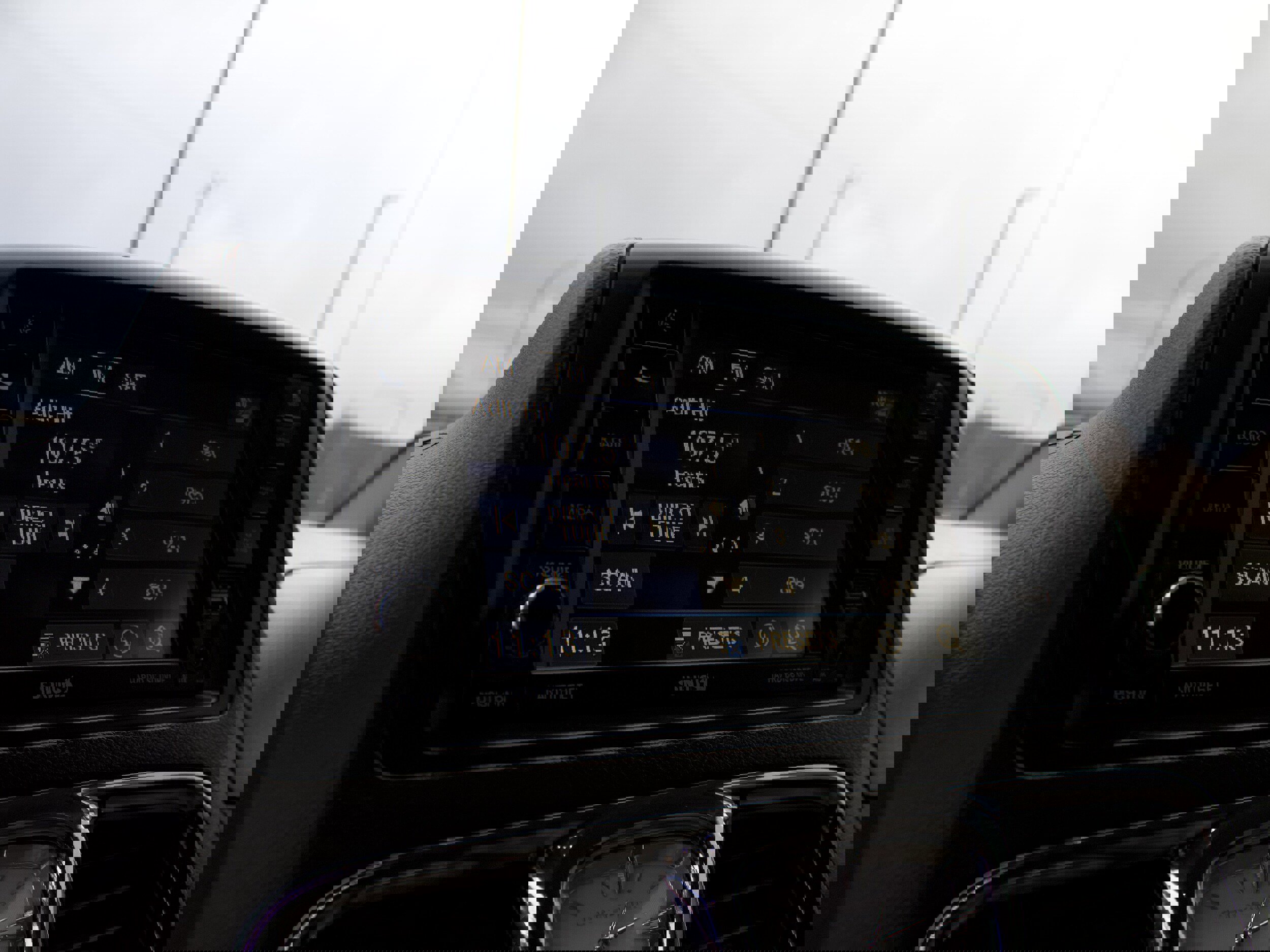 Used 2015 Chrysler Town & Country Touring image 21