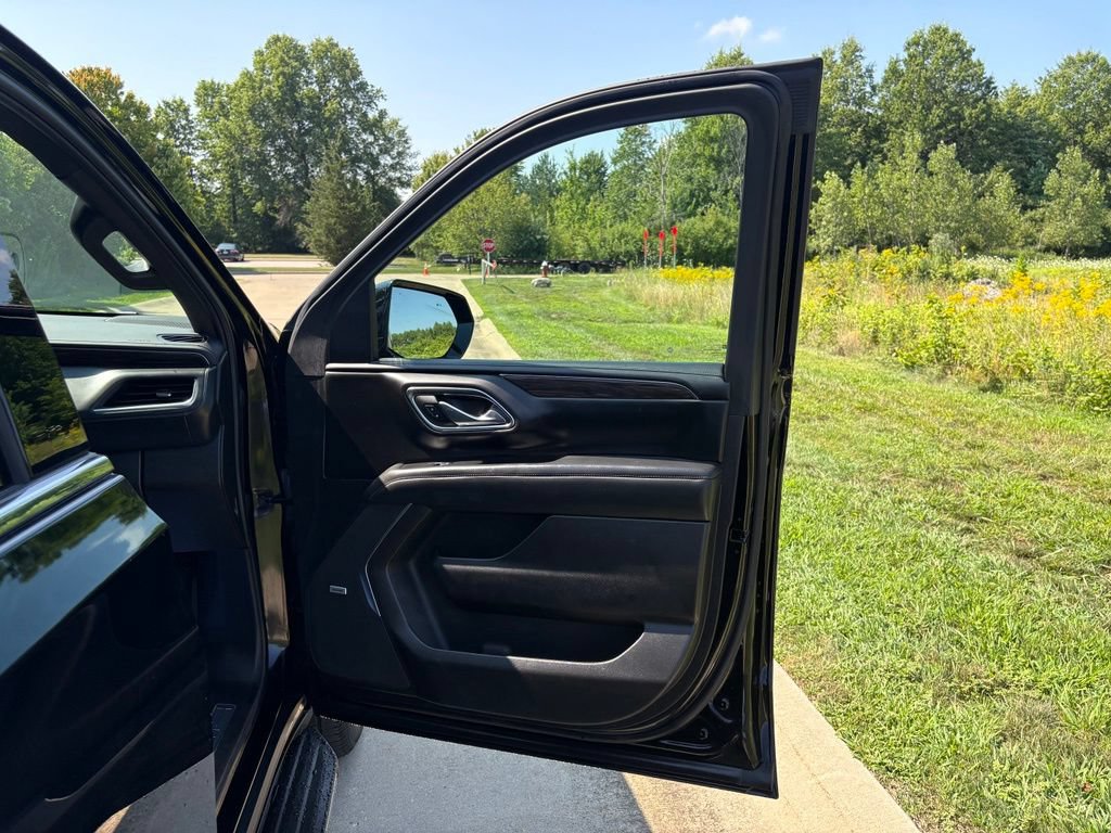 Used 2023 Chevrolet Tahoe LT w/ Luxury Package AWD/4WD image 39