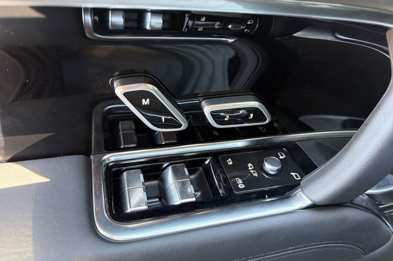 Certified 2025 Land Rover Range Rover Autobiography AWD/4WD image 14