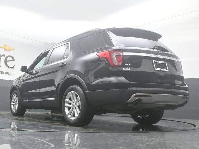 Used 2017 Ford Explorer XLT FWD image 5
