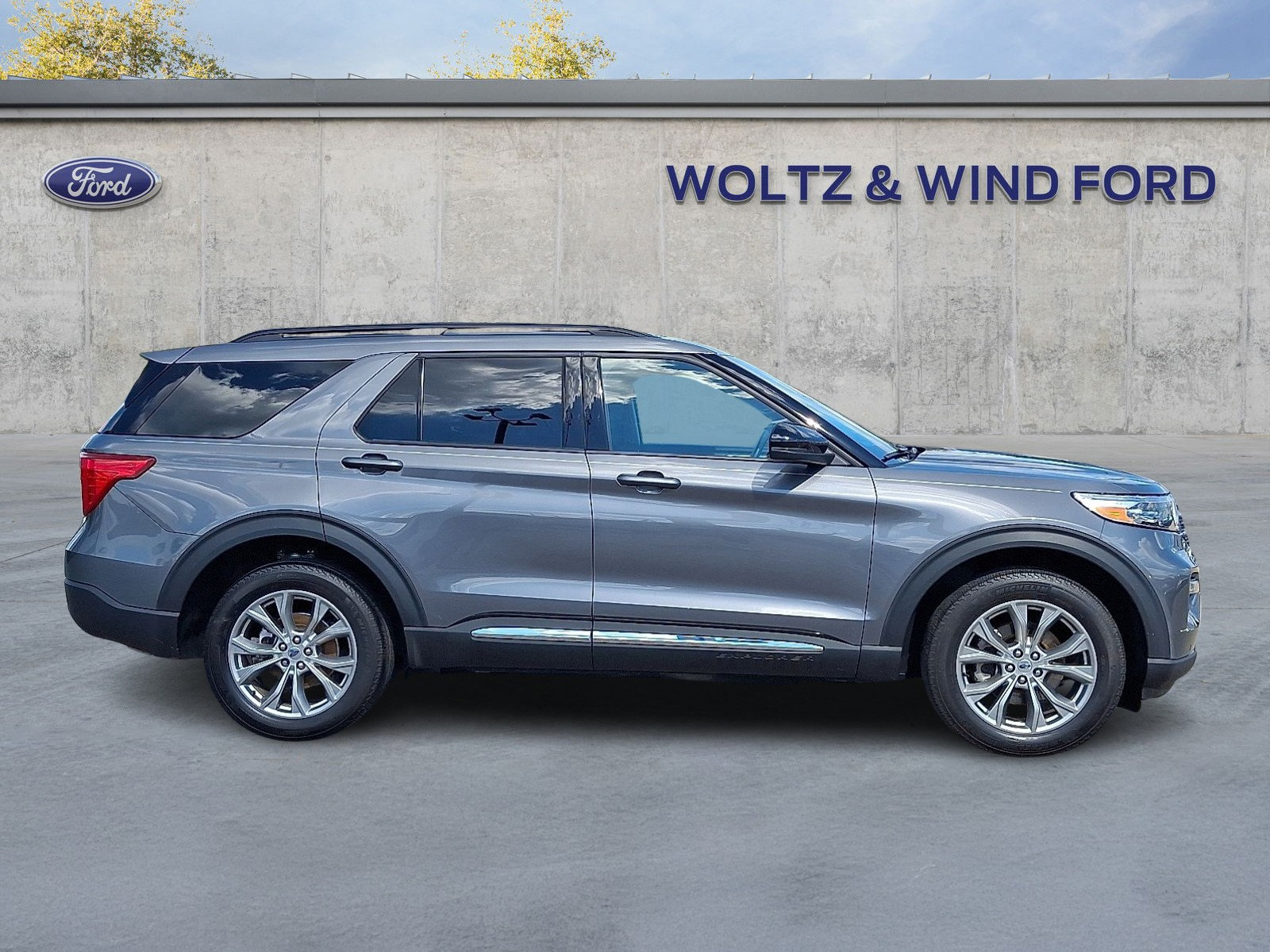 Used 2024 Ford Explorer XLT w/ Equipment Group 202A AWD/4WD image 7
