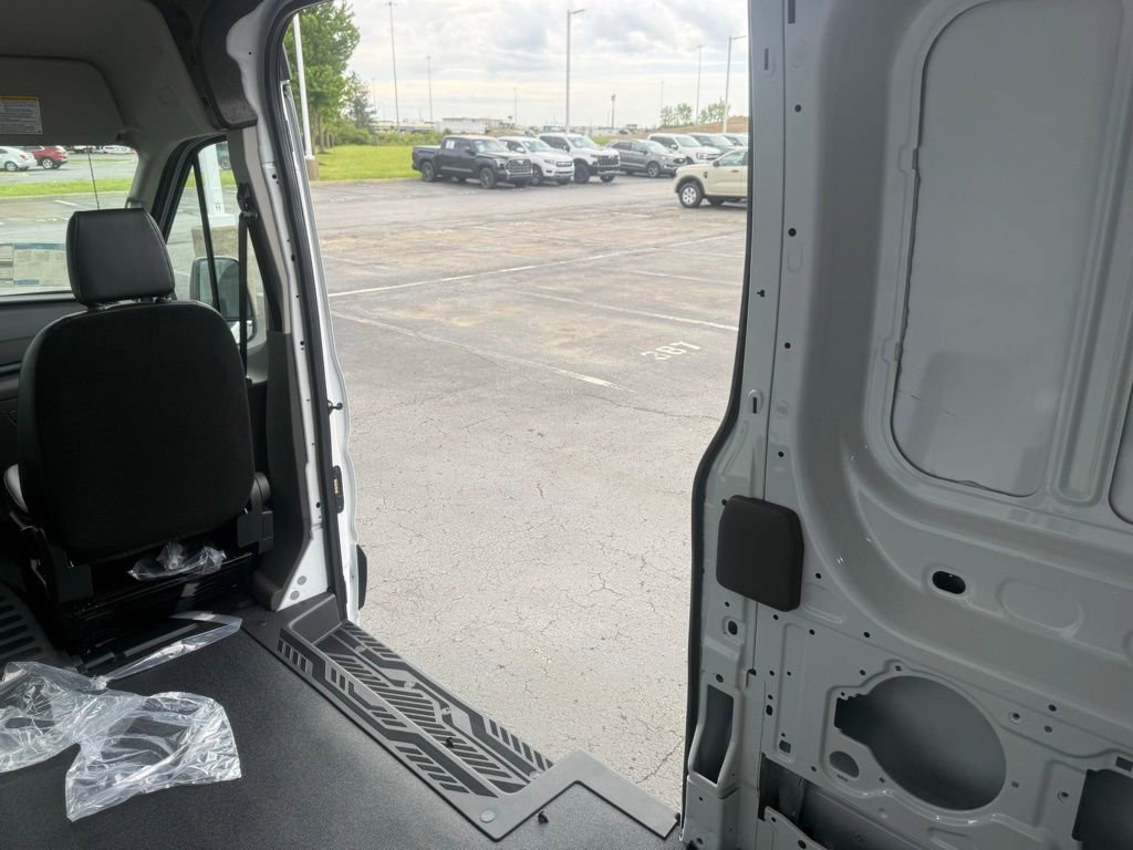 New 2026 Ford Transit 250 148 Medium Roof w/ Load Area Protection Package RWD image 46