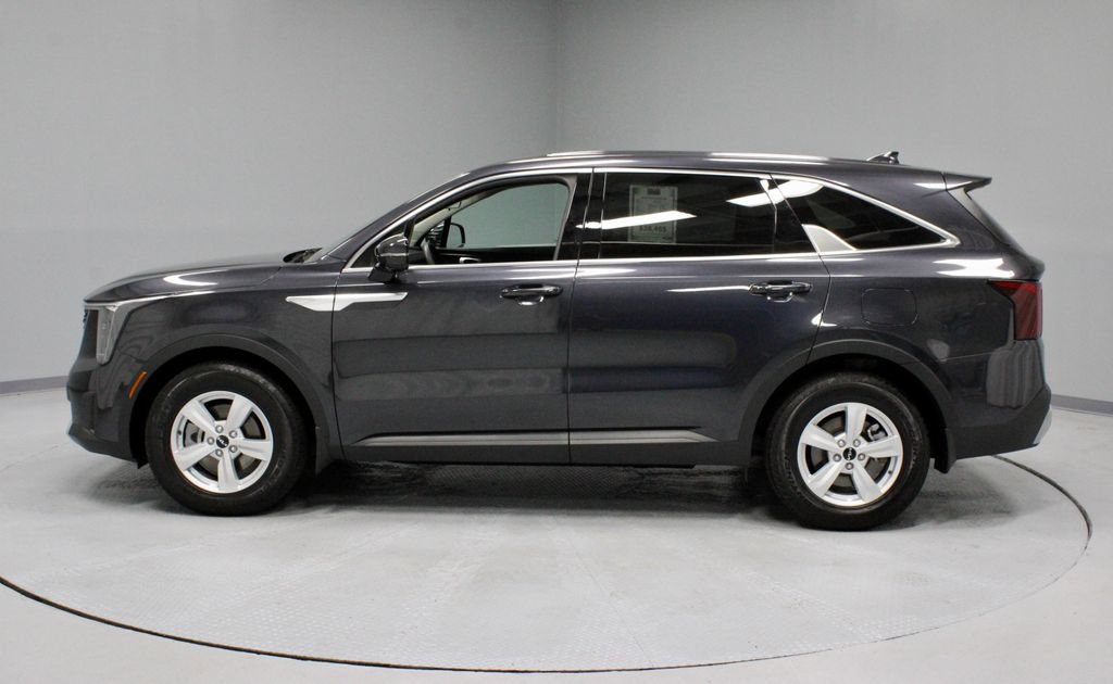 Used 2025 Kia Sorento LX FWD image 7