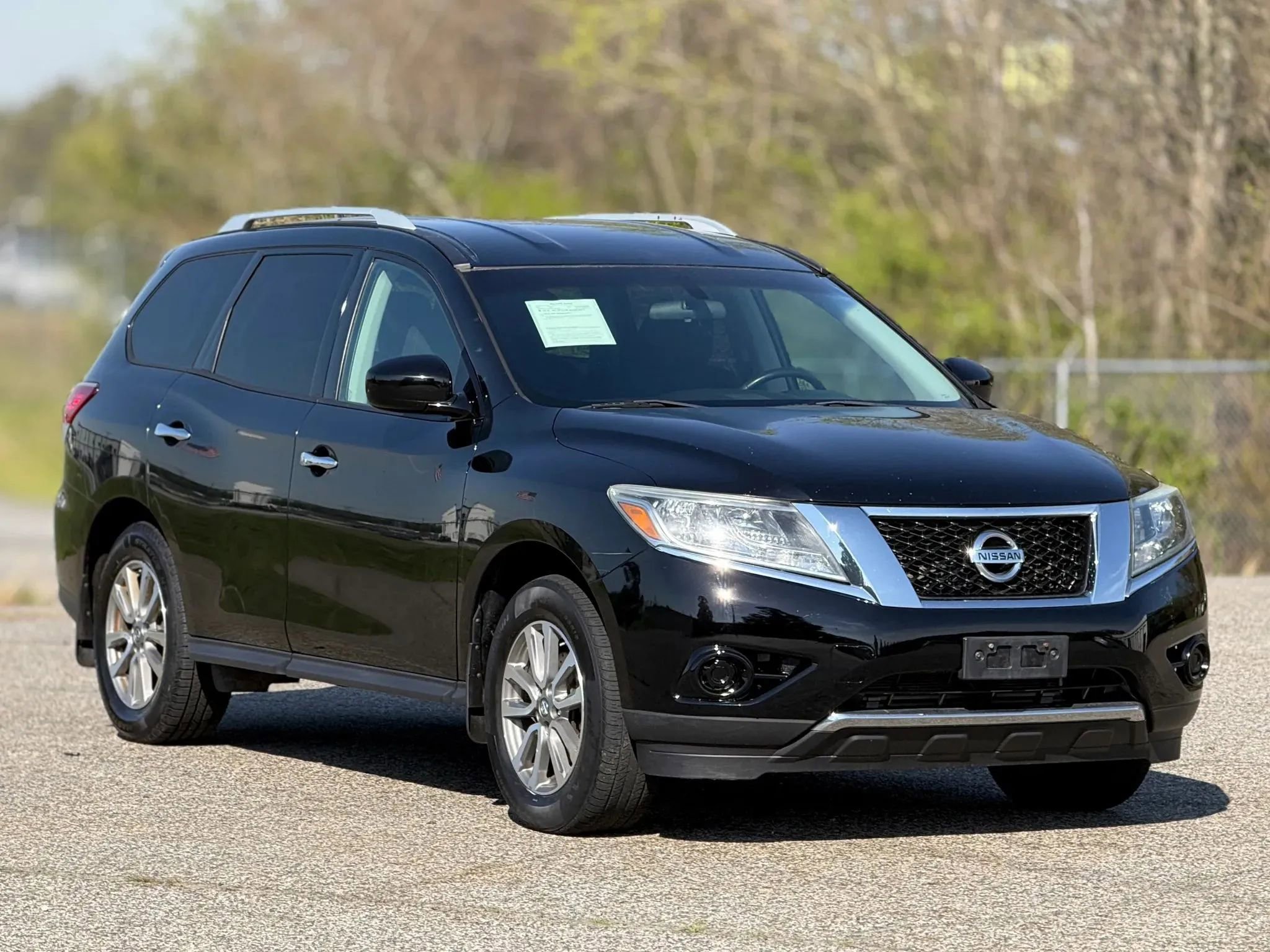 Used 2013 Nissan Pathfinder SV image 1