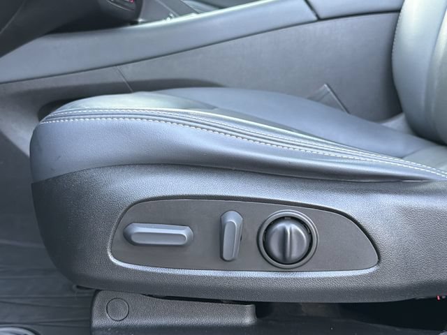 Used 2022 Buick Enclave Essence w/ Sport Touring Edition FWD image 24
