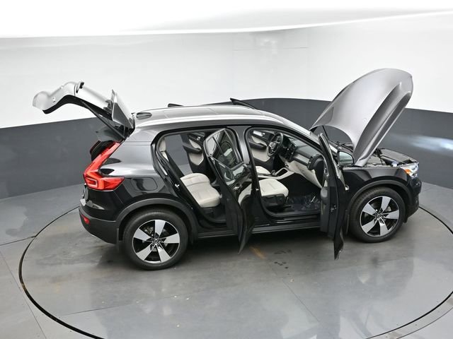 Used 2020 Volvo XC40 T5 Momentum w/ Protection Package Premier image 44