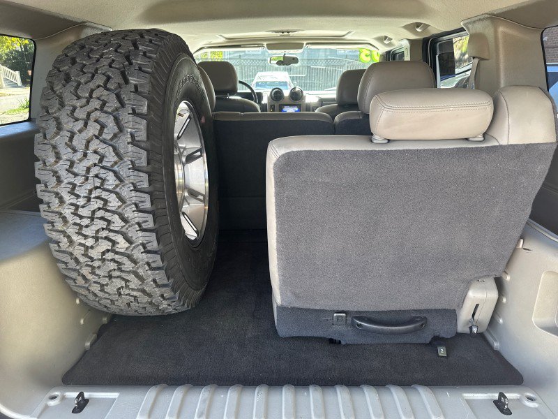 Used 2003 HUMMER H2 w/ Preferred Equipment Group AWD/4WD image 38
