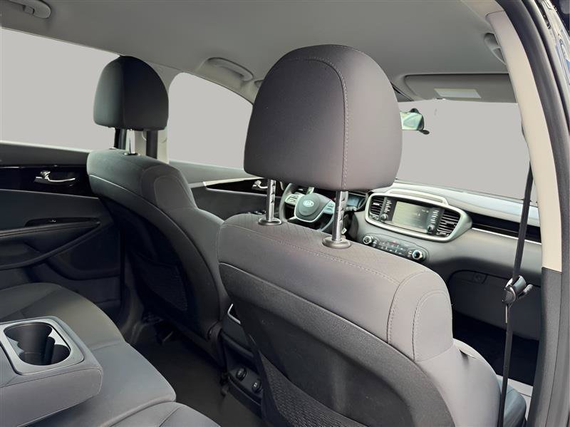 Used 2020 Kia Sorento FWD V6 image 39