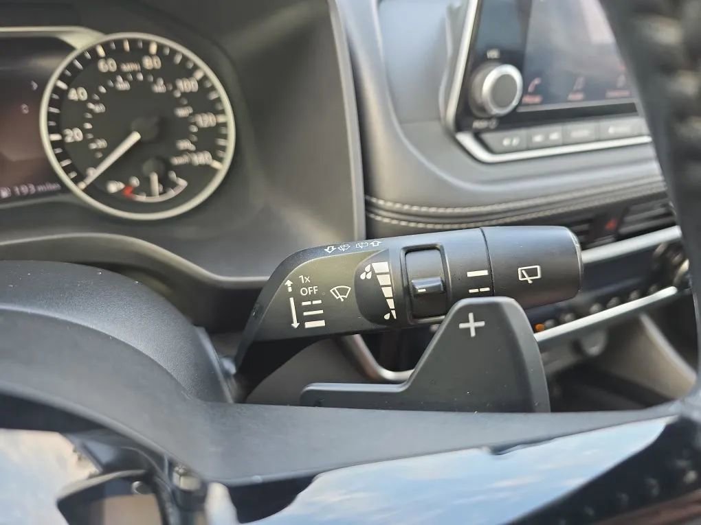 Used 2022 Nissan Rogue SV w/ SV Premium Package image 22