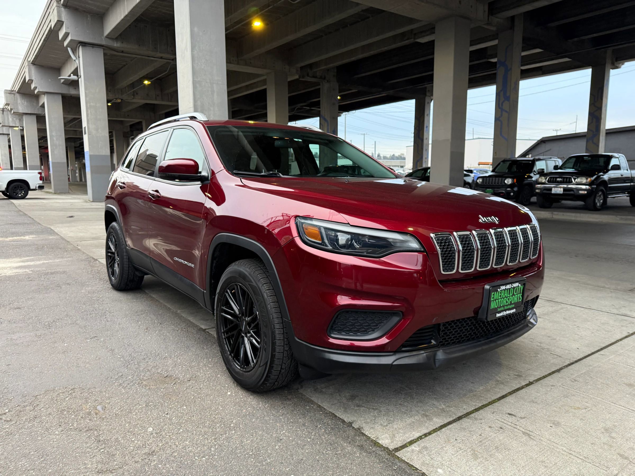 Used 2020 Jeep Cherokee Latitude w/ Cold Weather Group AWD/4WD image 2
