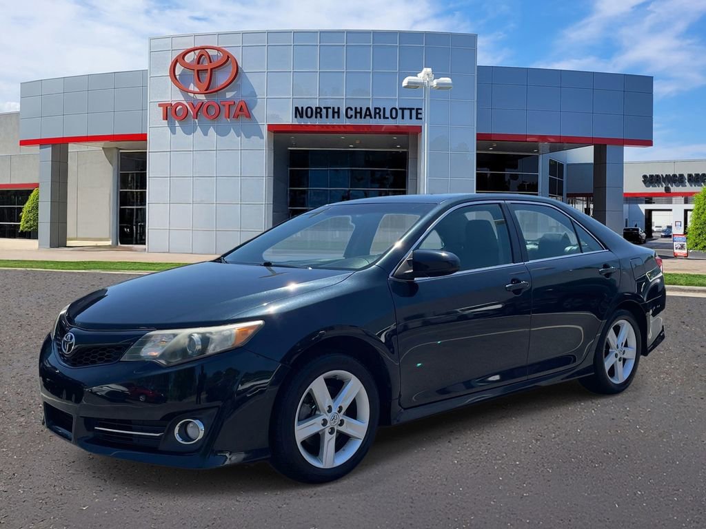 Used 2014 Toyota Camry SE image 3