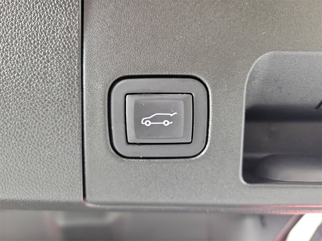 Certified 2025 Cadillac XT4 Premium Luxury image 9