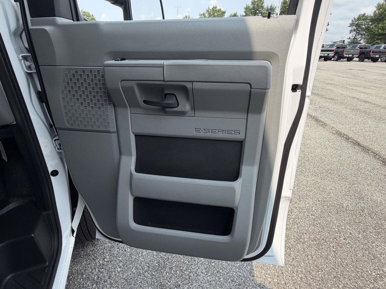 New 2027 Ford E-450 and Econoline 450 Super Duty w/ Power Equipment Group RWD image 29
