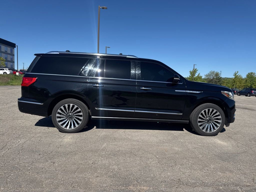 Used 2019 Lincoln Navigator L Reserve AWD/4WD image 2