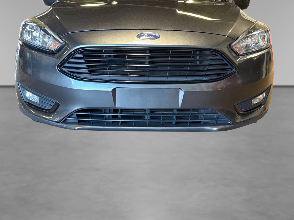 Used 2018 Ford Focus SE w/ SE Appearance Package FWD image 13