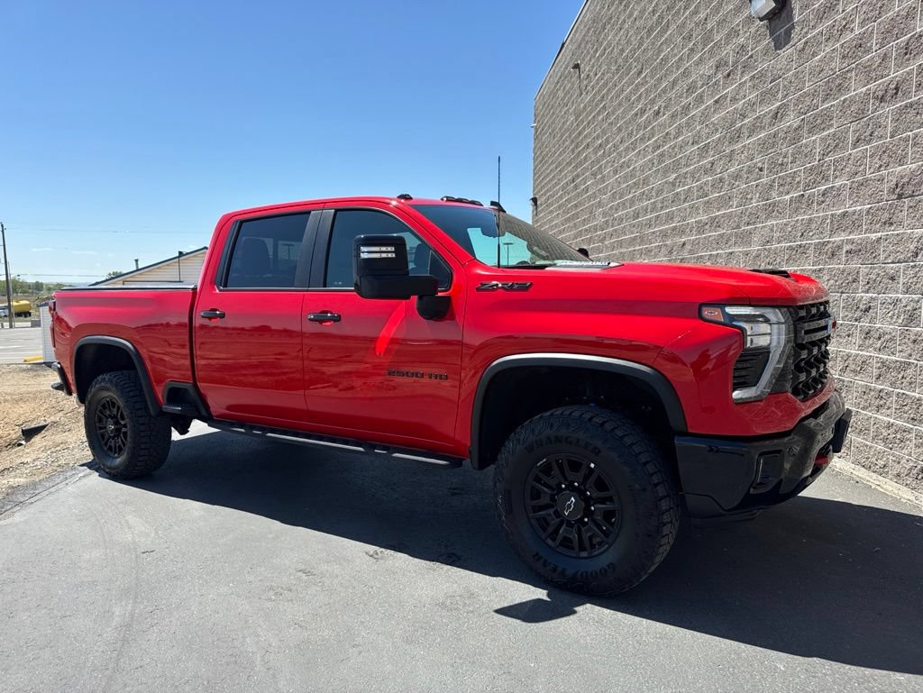 Used 2025 Chevrolet Silverado 2500 ZR2 w/ Technology Package AWD/4WD image 1