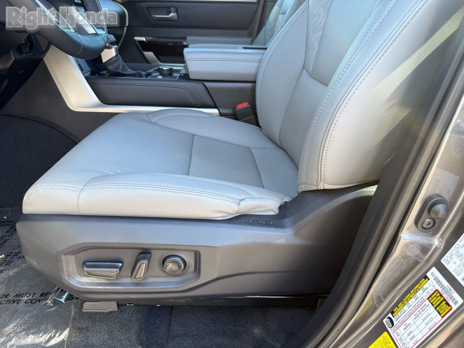 Used 2025 Toyota Tundra Limited AWD/4WD image 14