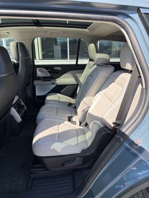 Certified 2025 Lincoln Aviator Reserve w/ Equipment Group 201A image 20
