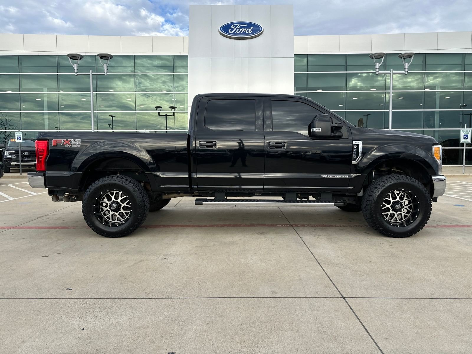 Used 2017 Ford F250 Lariat w/ Chrome Package image 6