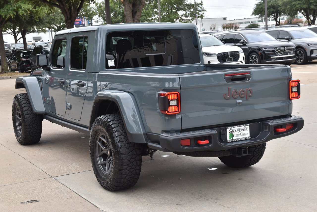 Used 2025 Jeep Gladiator Rubicon w/ Convenience Group AWD/4WD image 10