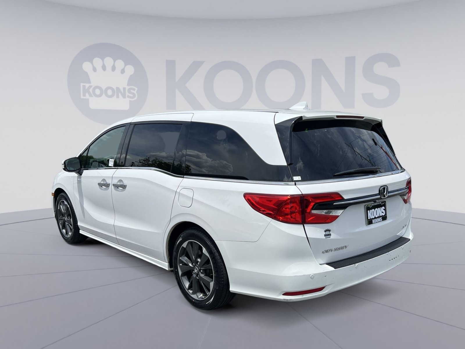 Used 2024 Honda Odyssey Elite image 4