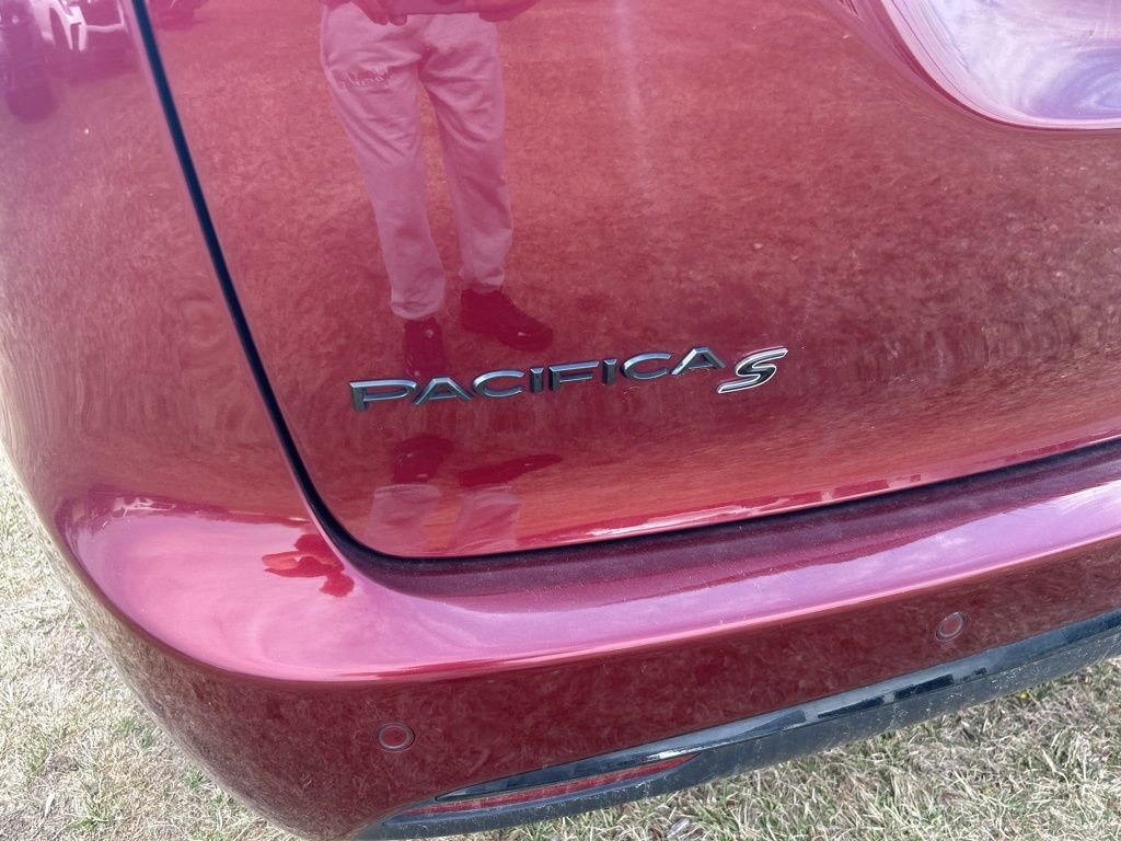 Used 2019 Chrysler Pacifica Limited w/ S Appearance Package image 4