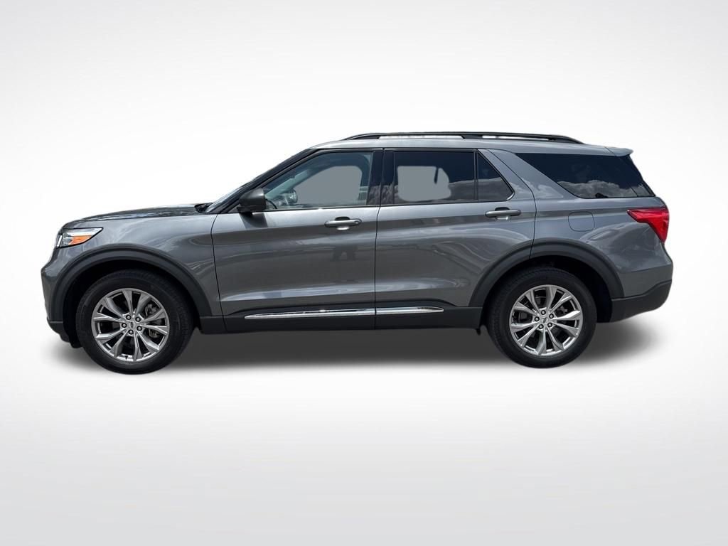 Used 2023 Ford Explorer XLT w/ Equipment Group 202A AWD/4WD image 8