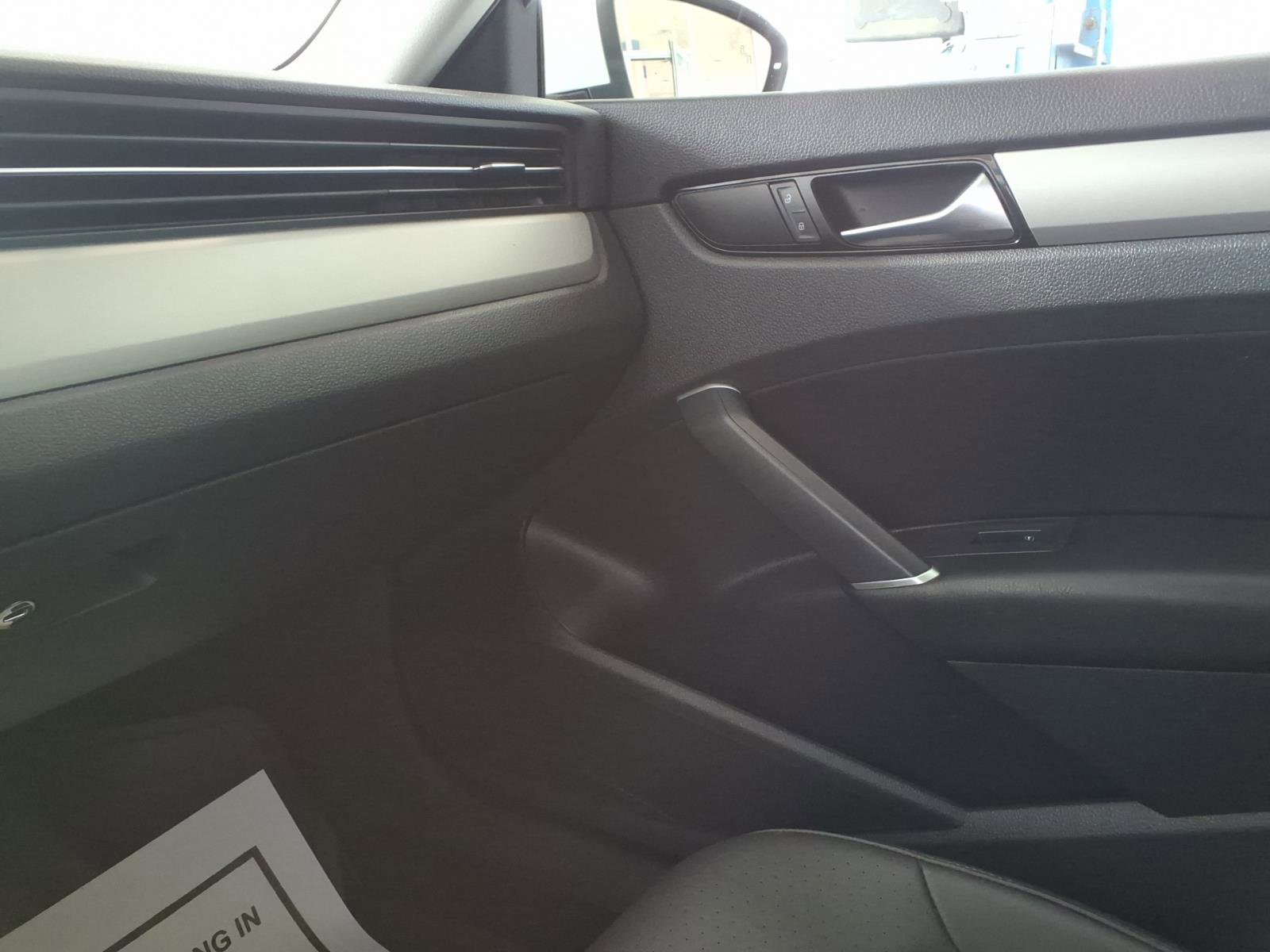 Used 2020 Volkswagen Passat 2.0T SE image 27