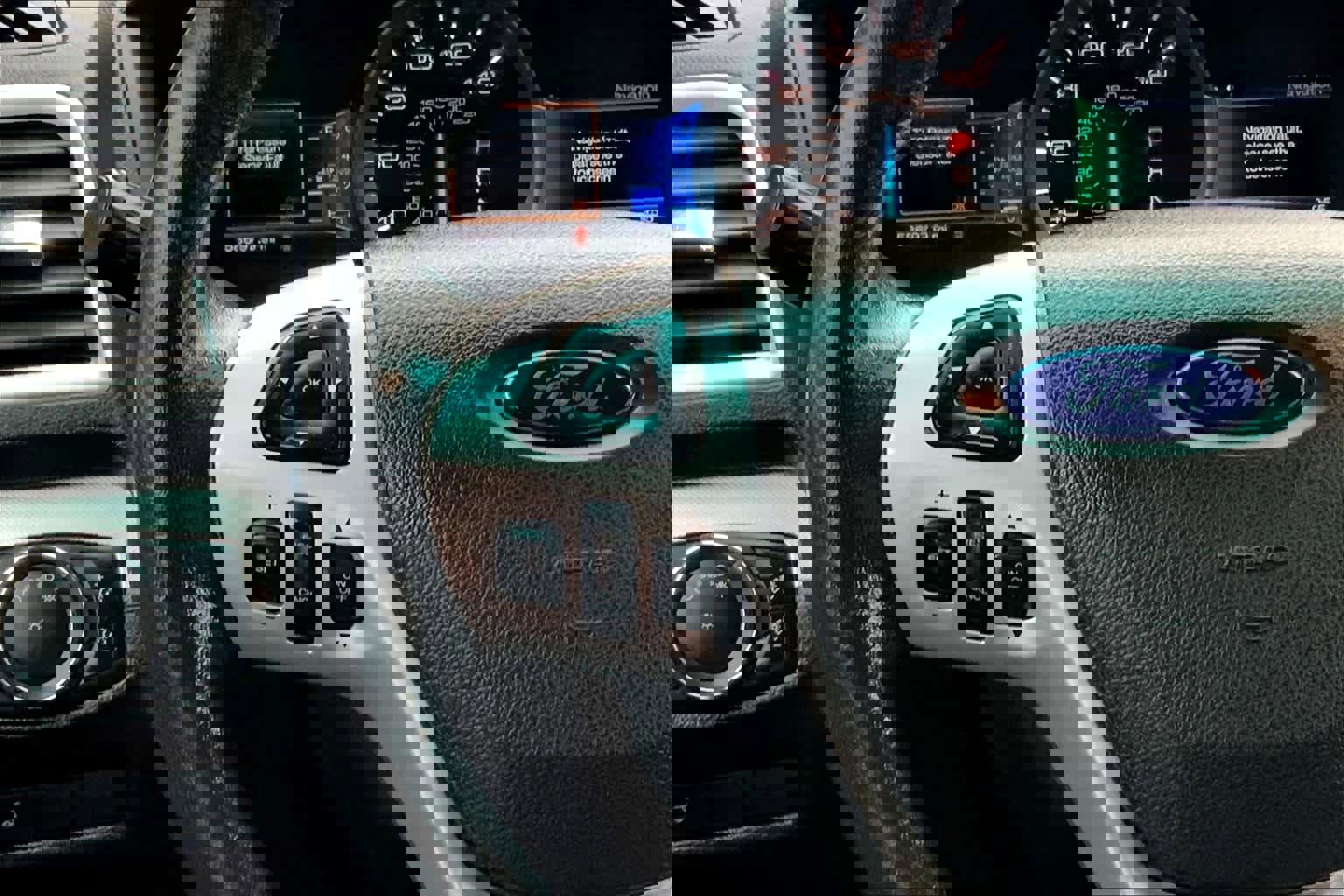 Used 2015 Ford Explorer XLT w/ Equipment Group 202B image 23