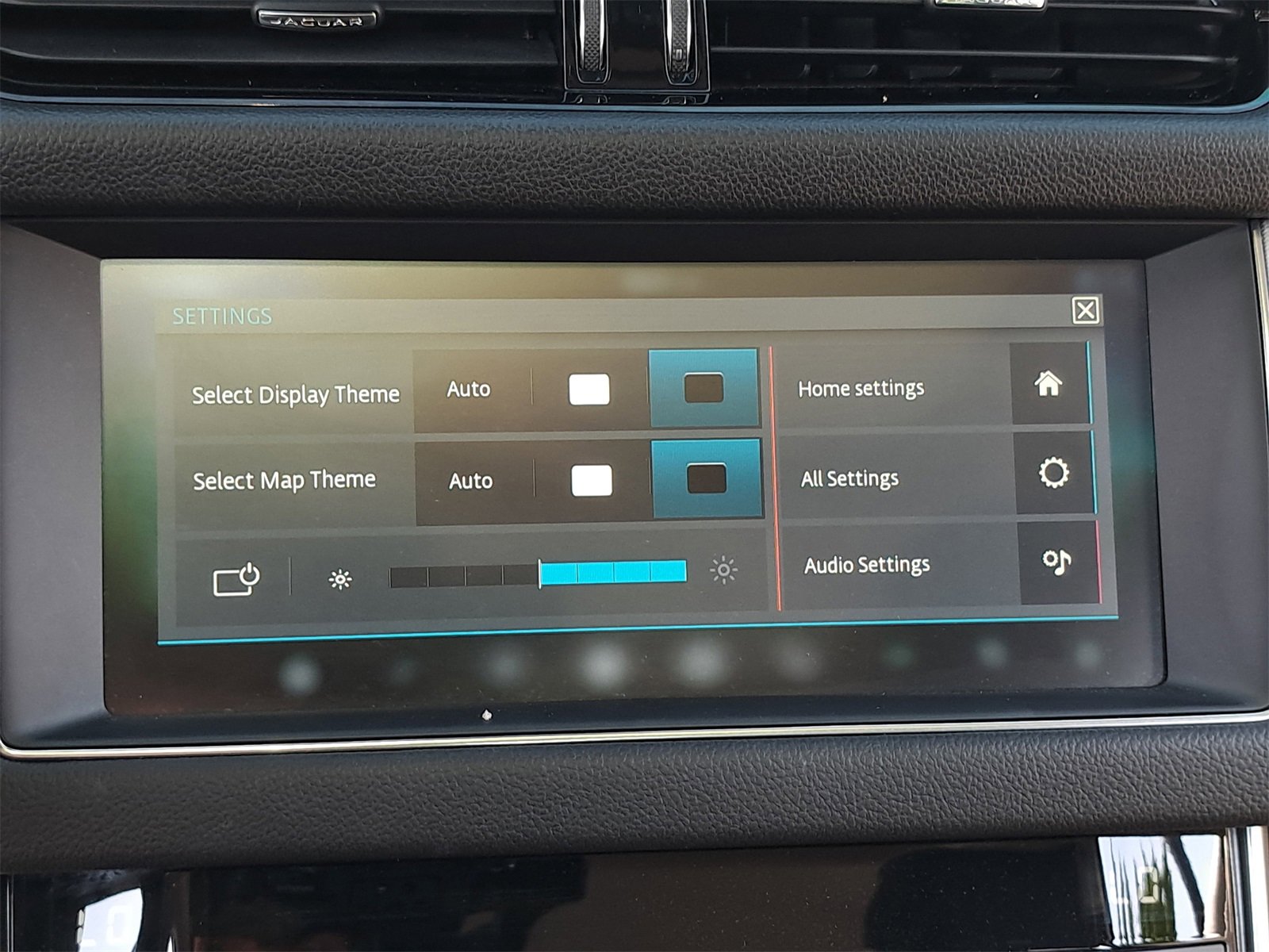 Used 2019 Jaguar XF Prestige image 24