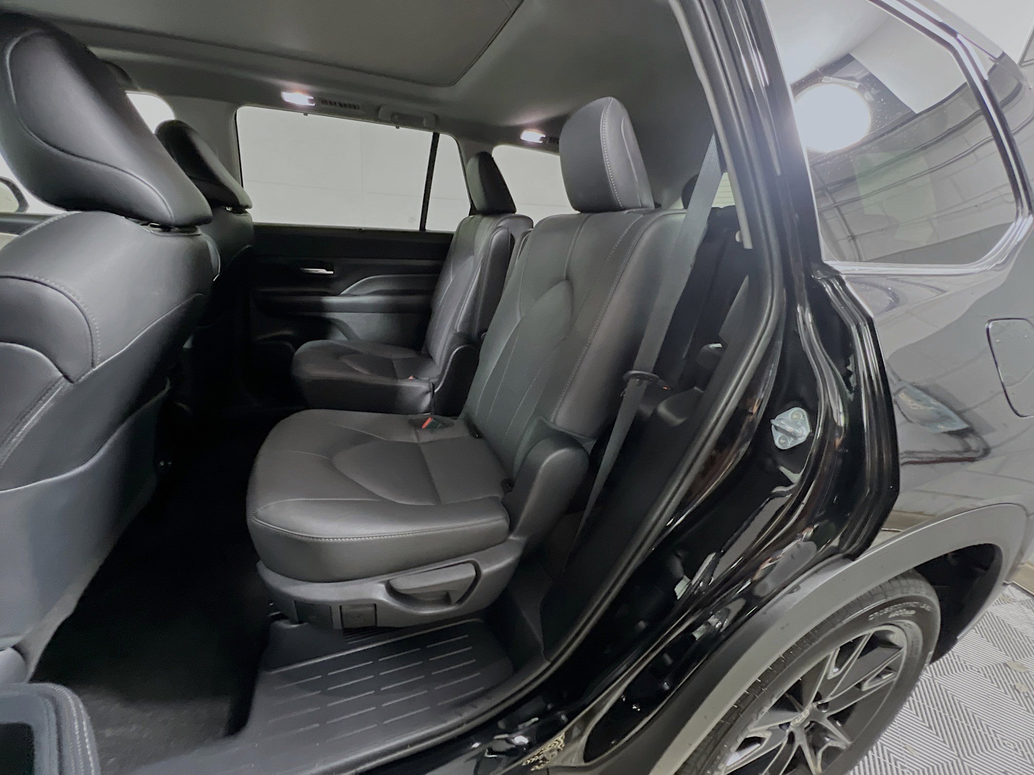 Used 2025 Toyota Grand Highlander AWD Hybrid image 29