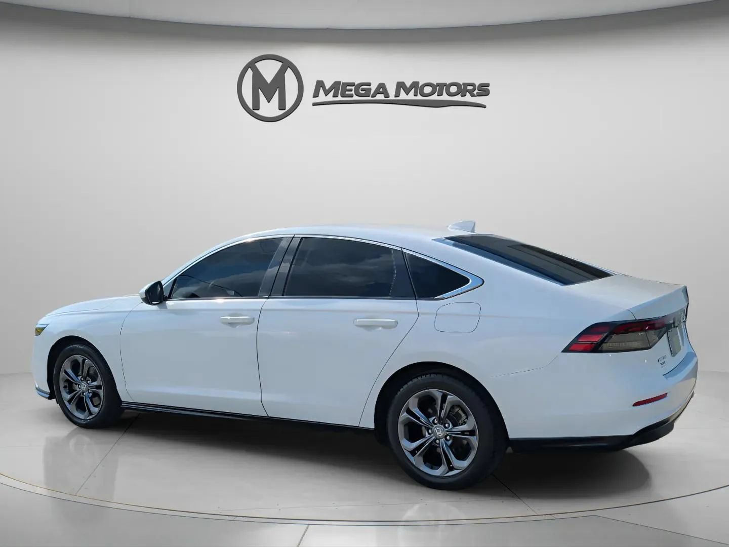 Used 2023 Honda Accord EX image 4