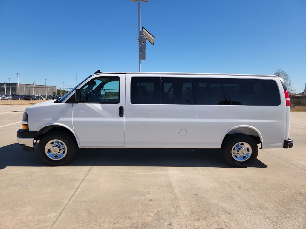 Used 2025 Chevrolet Express 3500 LT w/ LT Preferred Equipment Group image 8