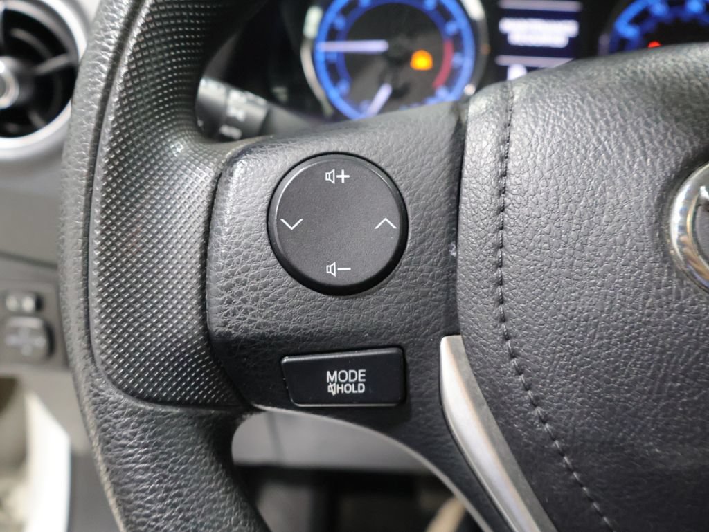 Used 2018 Toyota Corolla LE FWD image 31